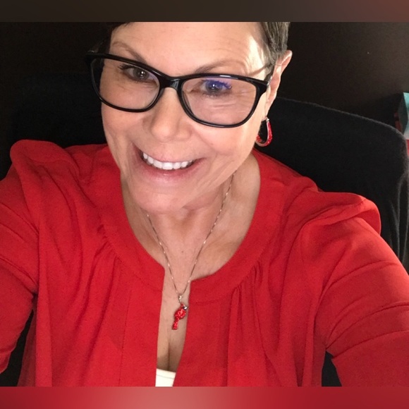 Meet your Posher, Sarah - Picture 1 of 1